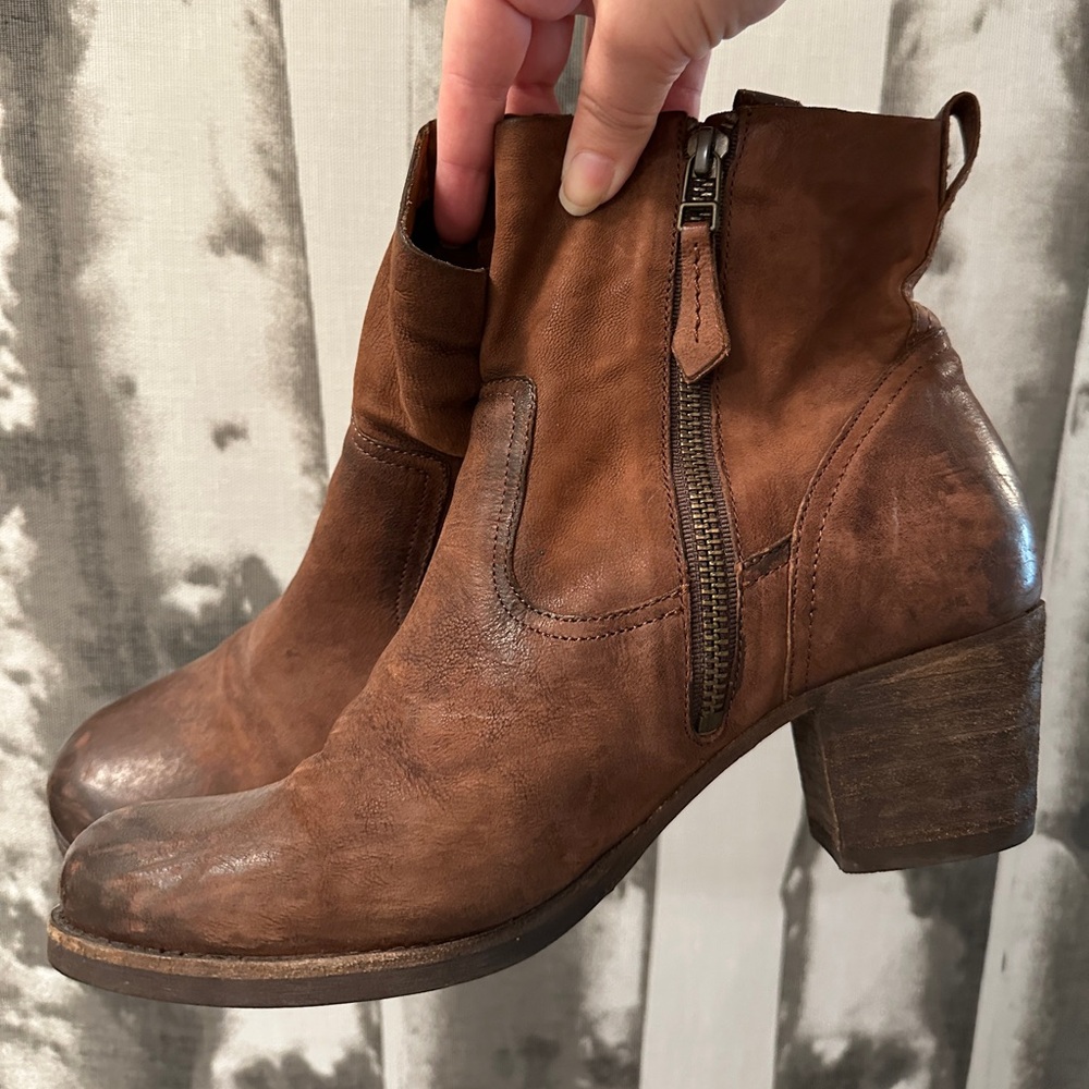 FRYE CO. Brown Leather Ankle Boots - Picture 3 of 3